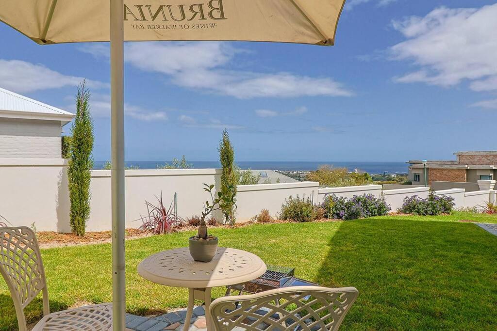 The View, Studio Hermanus Luaran gambar